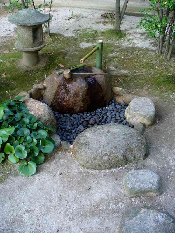 茶室の露地（茶庭）の画像